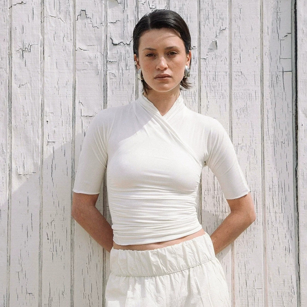 Zara Feng Xia Qiu Solid Color Cross Neck Gathered Waist Fitted Short